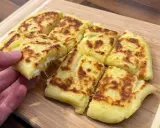 Herzhafte Kartoffel-Käse-Patties, perfekt für proteinreiche Rezepte vegetarisch. Außen goldbraun, innen cremig geschmolzen.